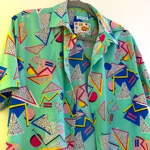 Fun polyester 80’s button up short sleeve